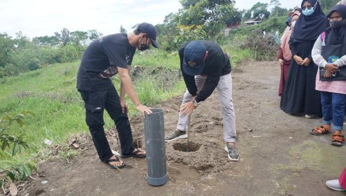 Menanam 2000 Pohon di Girpasang