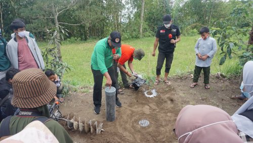 Menanam 2000 Pohon di Girpasang