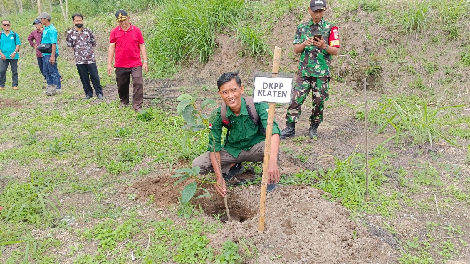 KEGIATAN PENGHIJAUAN DI KECAMATAN KEMALANG