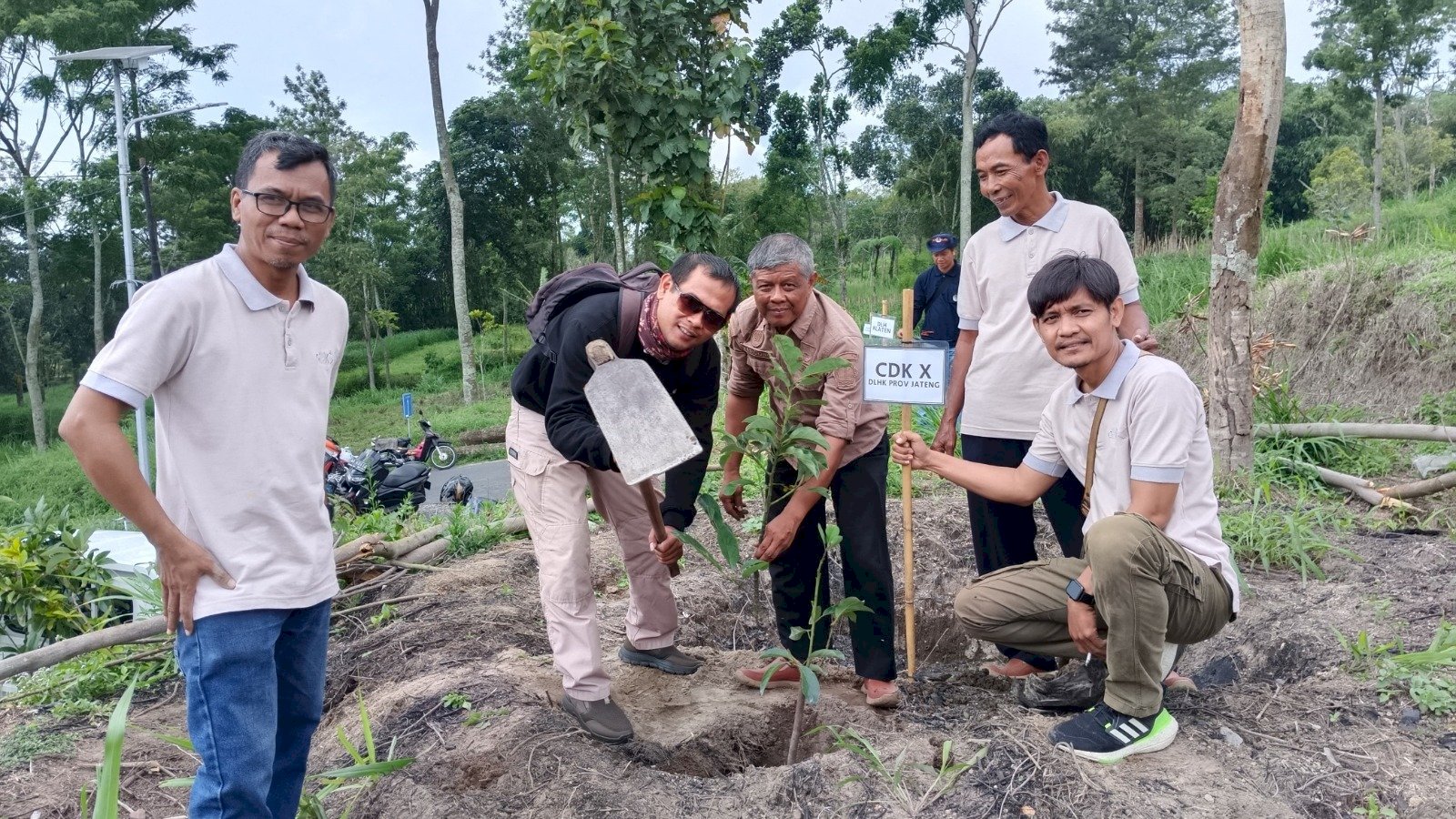 KEGIATAN PENGHIJAUAN DI KECAMATAN KEMALANG